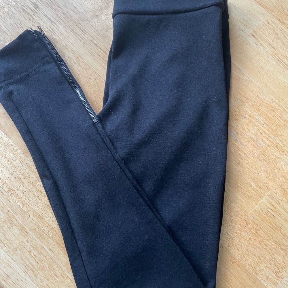 Banana Republic XS black dress legging- side zip entry- zippers at ankles.